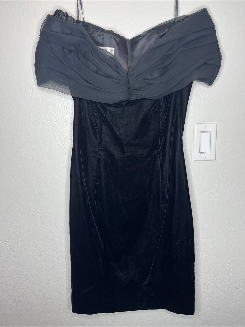Vintage Scott McClintock Velvet Off-Shoulder Little Black Dress Size 6 Cocktail